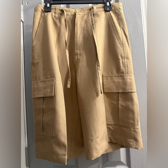 Men’s True Rock tan cargo shorts NWOT front & back pockets Size 32 - Picture 1 of 7